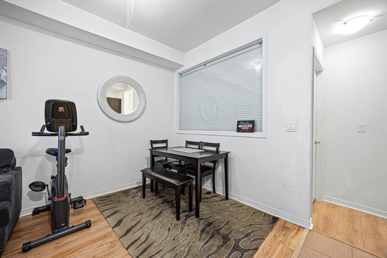 Beautiful Townhouse Near Yorkdale Mall, Wilson Subway Apartman Toronto Kültér fotó