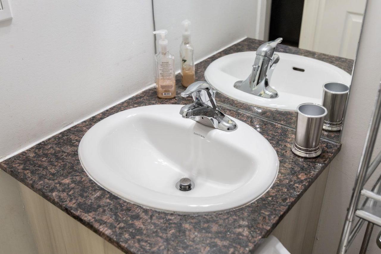 Beautiful Townhouse Near Yorkdale Mall, Wilson Subway Apartman Toronto Kültér fotó