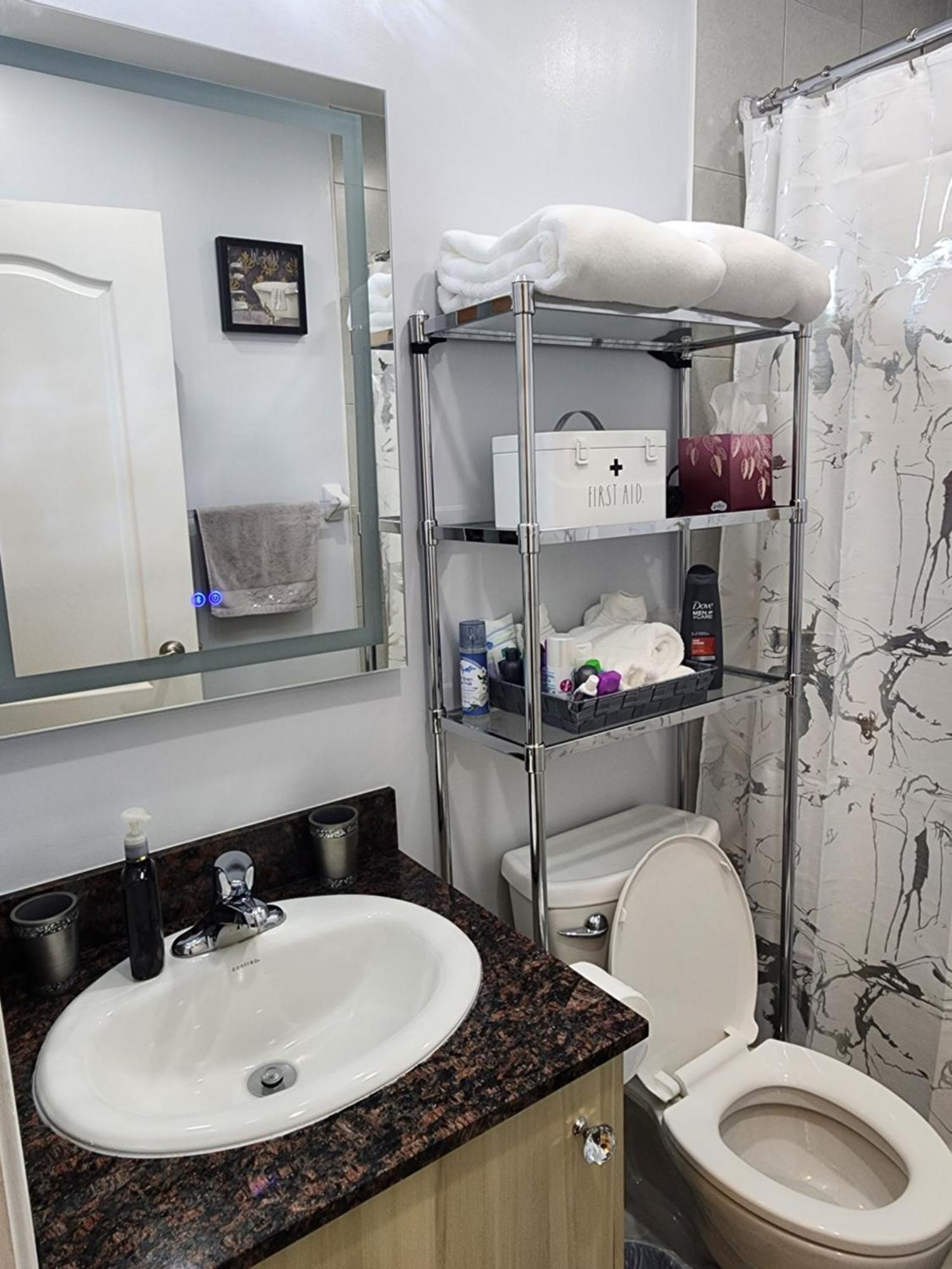 Beautiful Townhouse Near Yorkdale Mall, Wilson Subway Apartman Toronto Kültér fotó