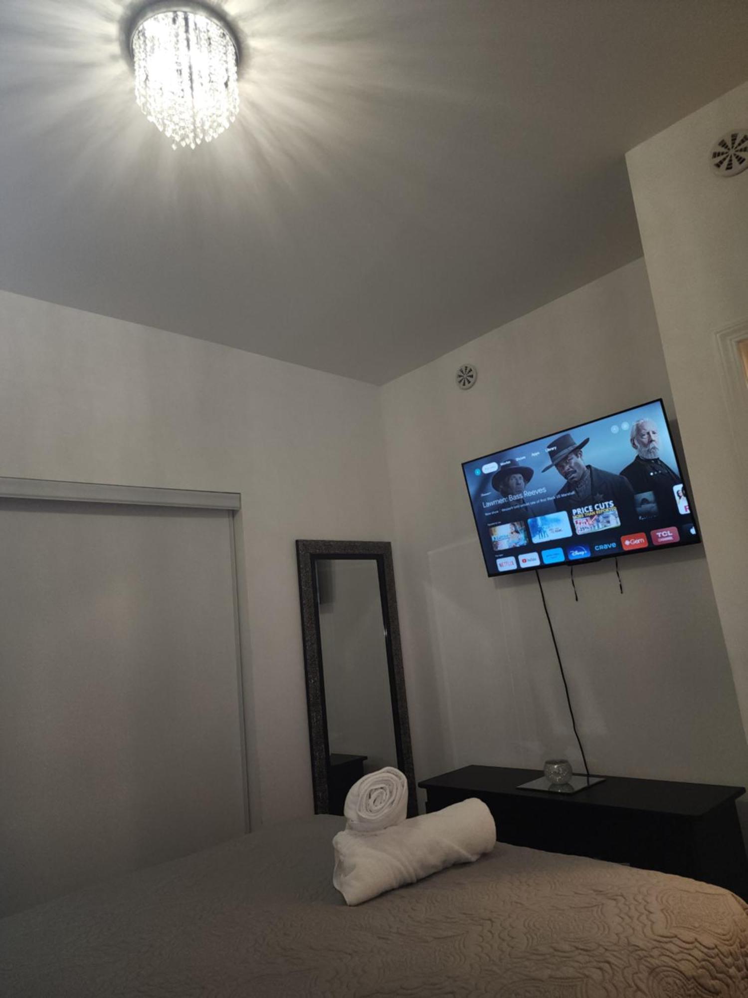 Beautiful Townhouse Near Yorkdale Mall, Wilson Subway Apartman Toronto Kültér fotó